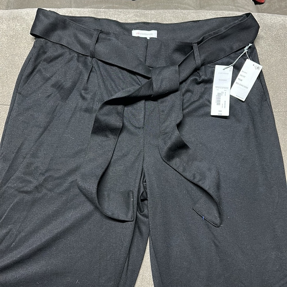🥰🥰Liz Claiborne 4 Way Stretch Belted Trousers🥰🥰 - Picture 2 of 10